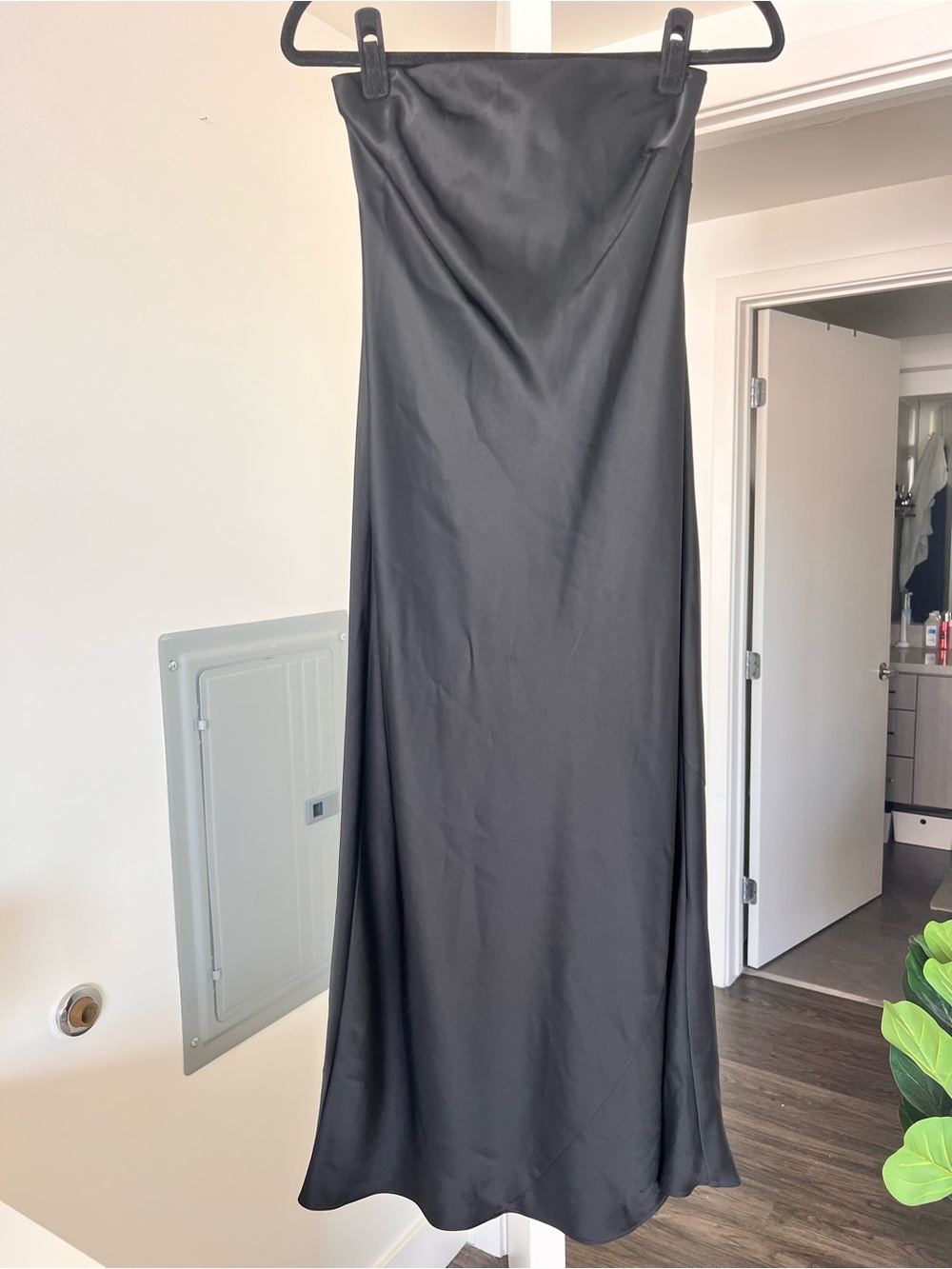 Aritzia Wilfred Strapless Satin Midi Dress Black Size Small